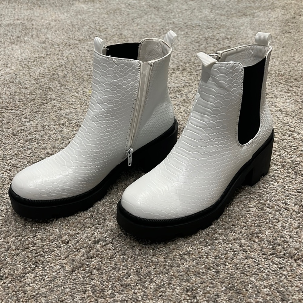 white combat boots - women’s size 8
